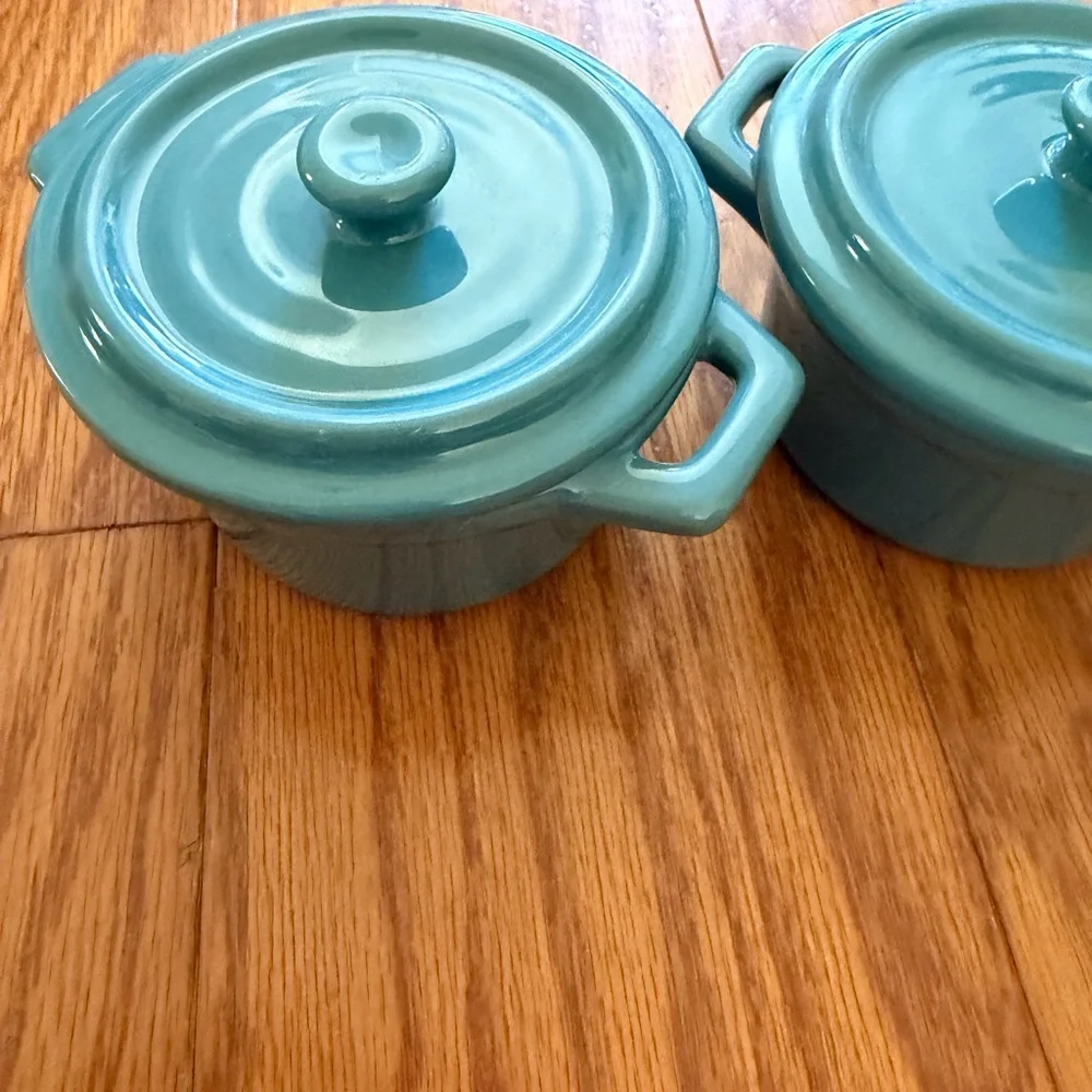 Celebrate It Lot of 2 Mini Ceramic Casserole Dish Set with lid handles Cocottes